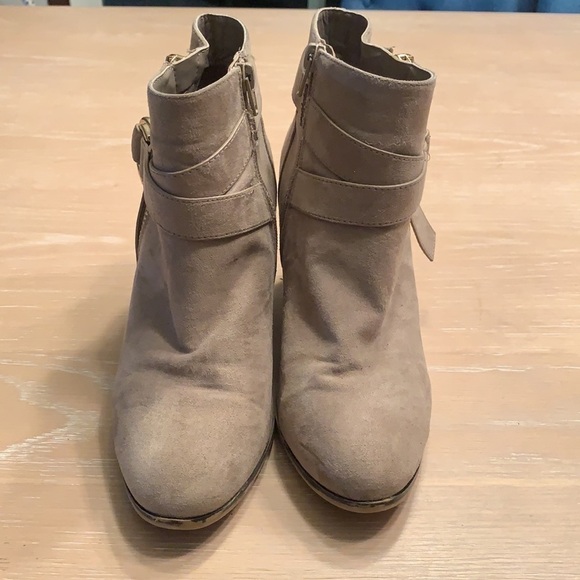 Women’s Apt 9 leather booties, size 9M, some wear see all photos, priced to sell - Picture 4 of 9